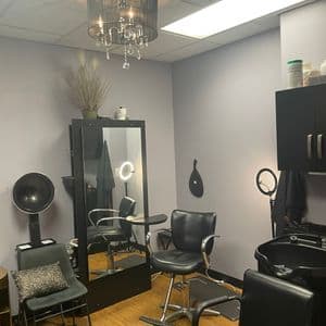 Clean, organized, Upscale Salon Suite in Pearland