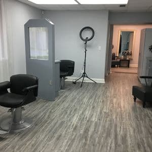Available Stations in Intimate Jacksonville Salon