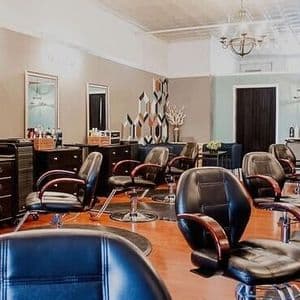 Beautiful Salon on Hertel Ave 2 stations available