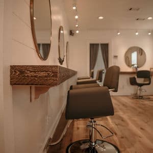 Charming and Modern Salon in Oldtown