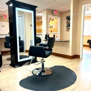 Beautiful Salon with Booth/Suites for Daily Rental