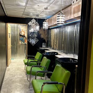 LUXURY PRIVATE SALON SUITES- daily & weekly rental