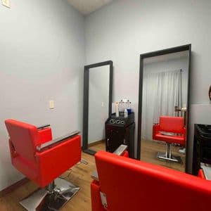 15x9 Private salon space for rent!