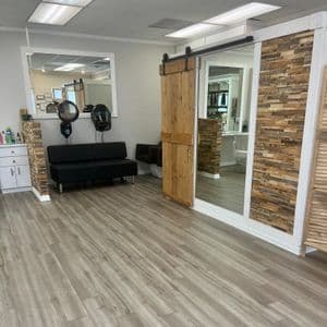 Spacious Downtown Long Beach Salon and Great Vibes