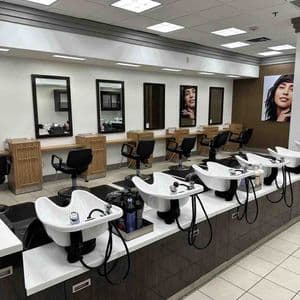 Welcoming Salon inside the renowned Aventura Mall!