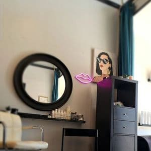 New Station for Make-Up Artists in Oakland